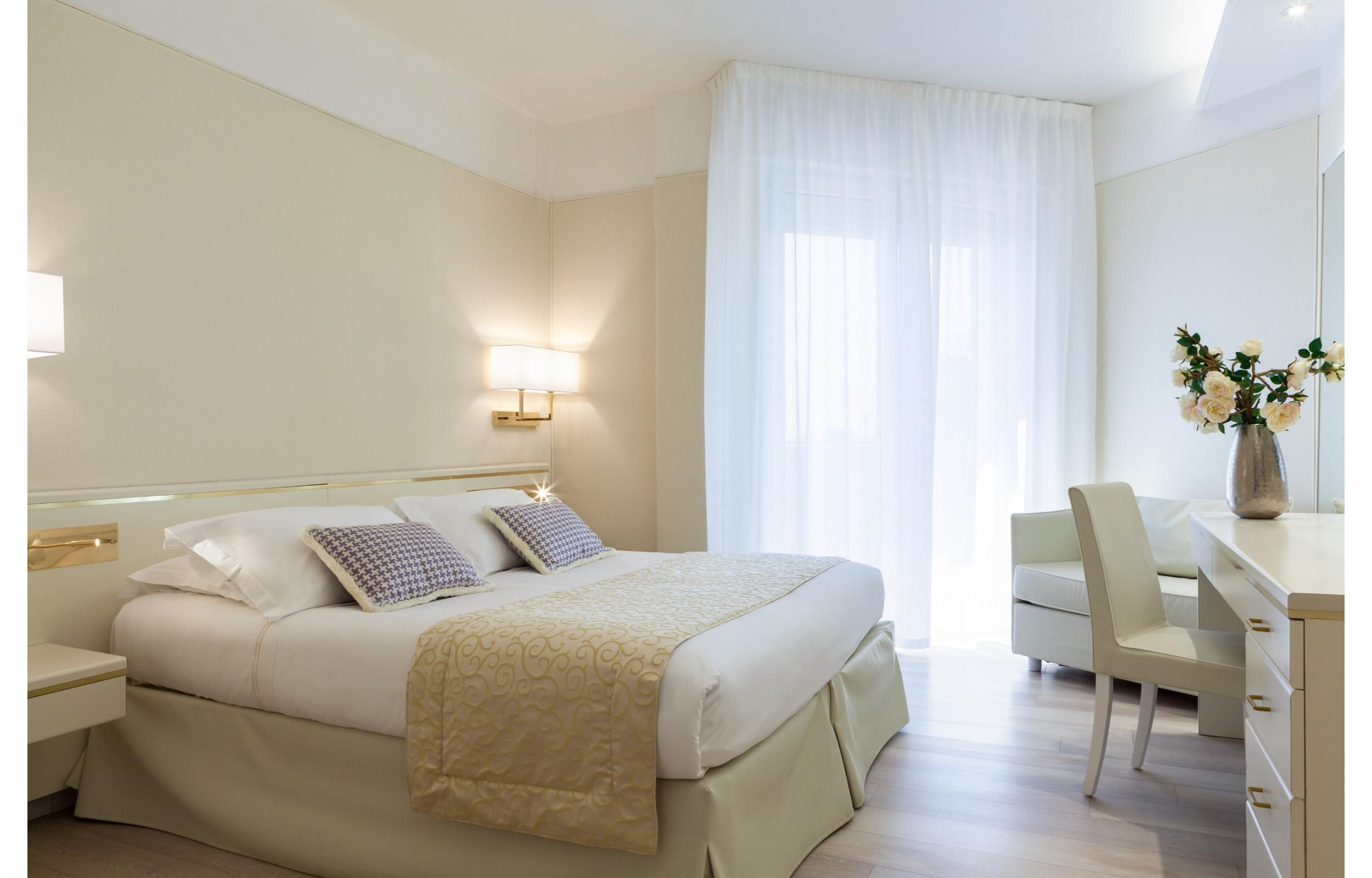 Hotel Bristol ソットマリーナ エクステリア 写真