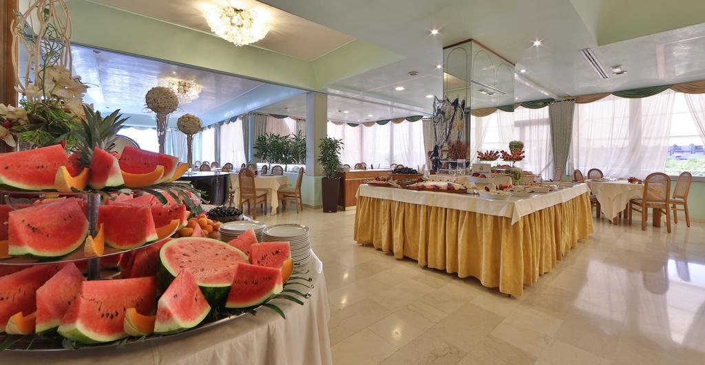 Hotel Bristol ソットマリーナ エクステリア 写真